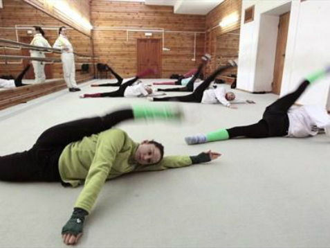 rhythmic gymnastics training splits